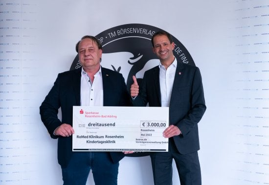 3000 Euro an Rosenheims Oberb&uuml;rgermeister Andreas M&auml;rz f&uuml;r die Kindertagesklinik des RoMed Klinikums